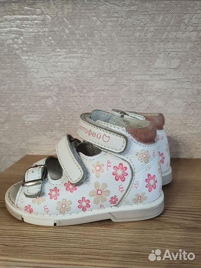 Сандалии для девочки
