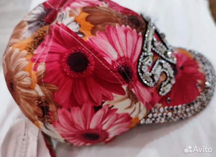 Кепка женская б/у со стразами