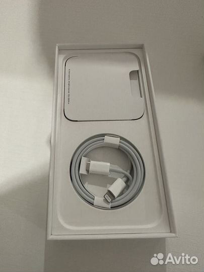 Кабель для зарядки на Айфон