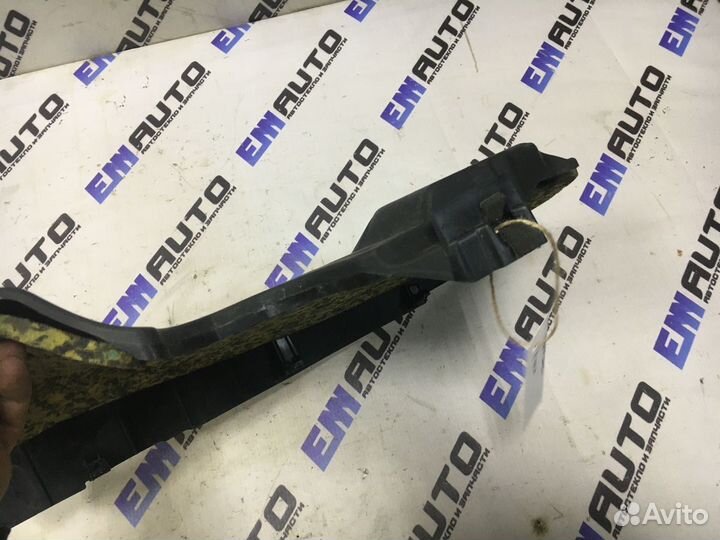 Накладка торпедо под бардачком Мазда сх7