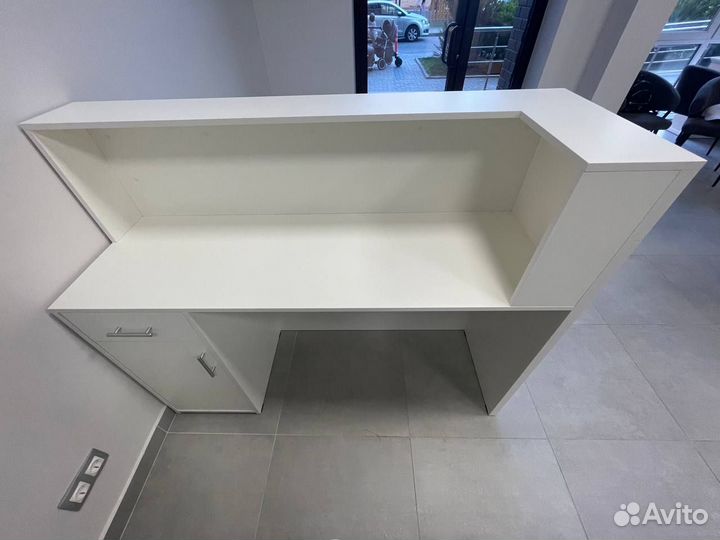 Стойка ресепшн