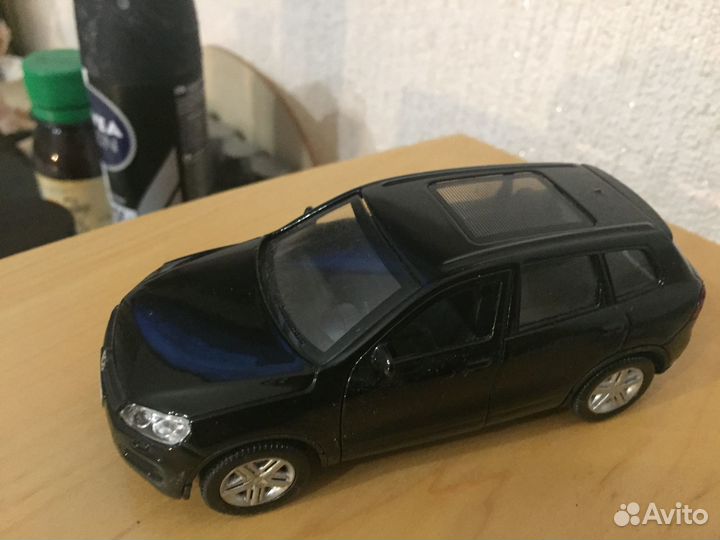 Игрушечная машинка VW Touareg