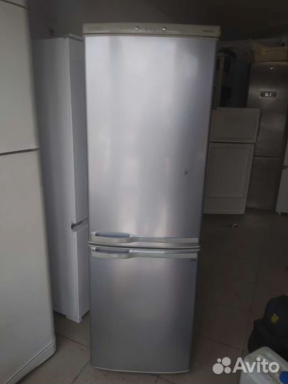 Холодильник Samsung