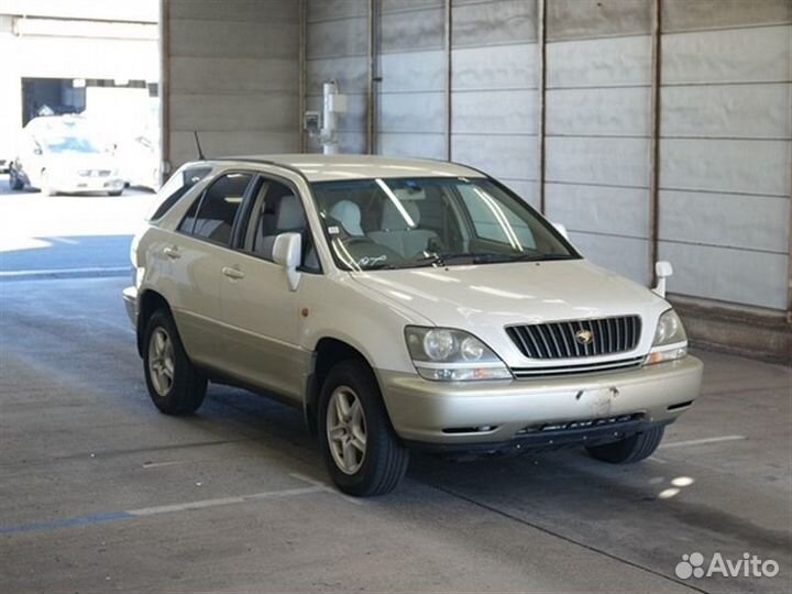 Накладка на крыло передняя правая Toyota Harrier