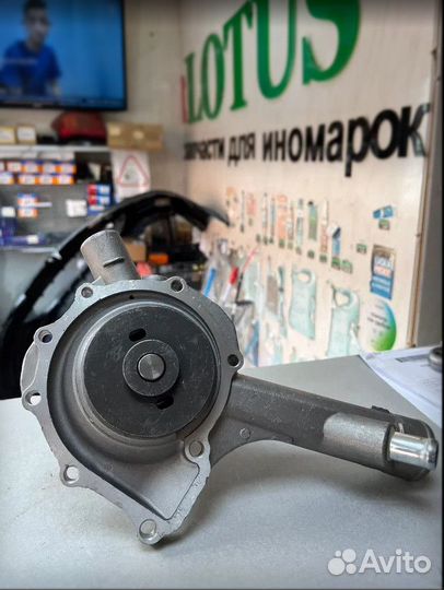 Помпа mercedes C W202 E W210 111 мотор