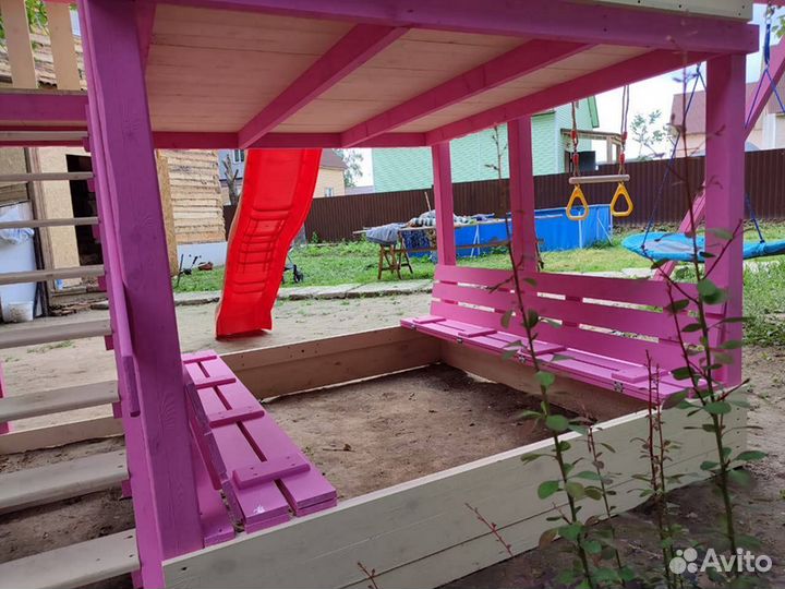 Детский домик на сваях