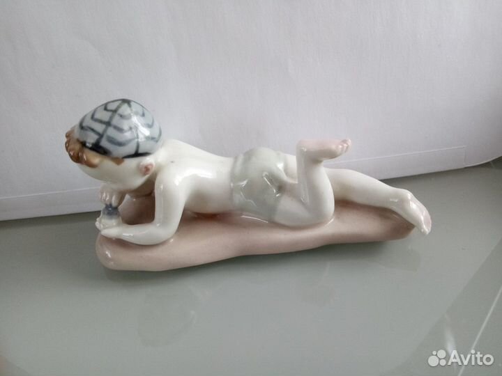 Мальчик с камушком лфз