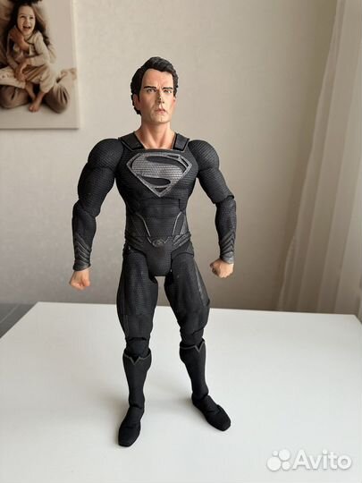 Фигурка Супермен в черном костюме