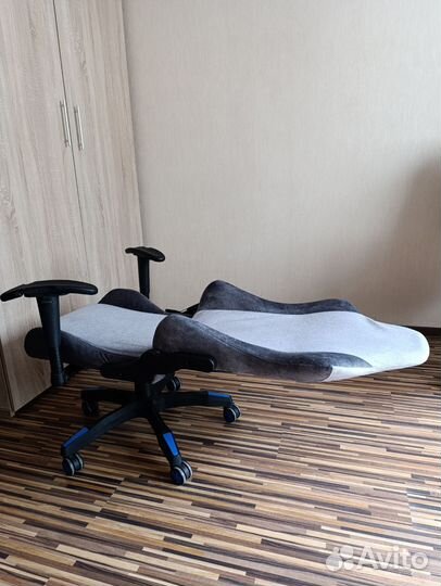 Игровое компьютерное кресло