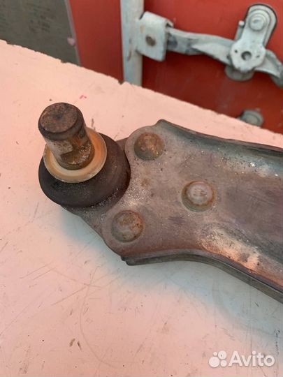 Рычаг передний нижний левый W638 V-class Vito