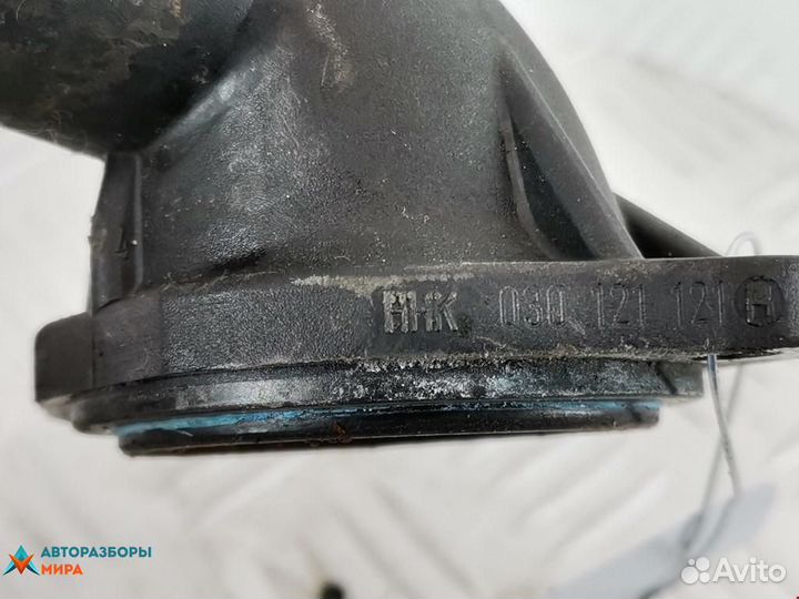 Корпус термостата Audi A4 B5 1998 030121121B