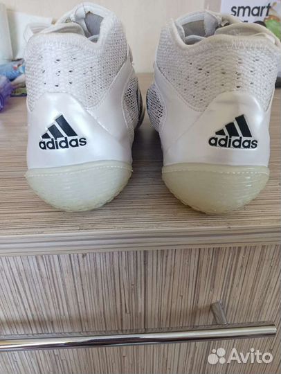 Кроссовки adidas