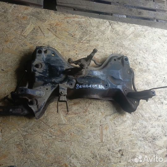 Передний подрамник Peugeot 206