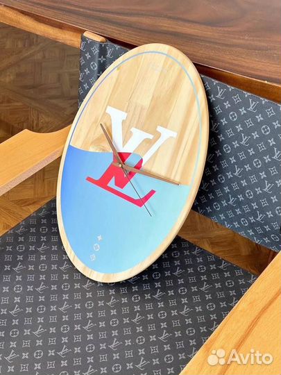 Часы настенные деревянные