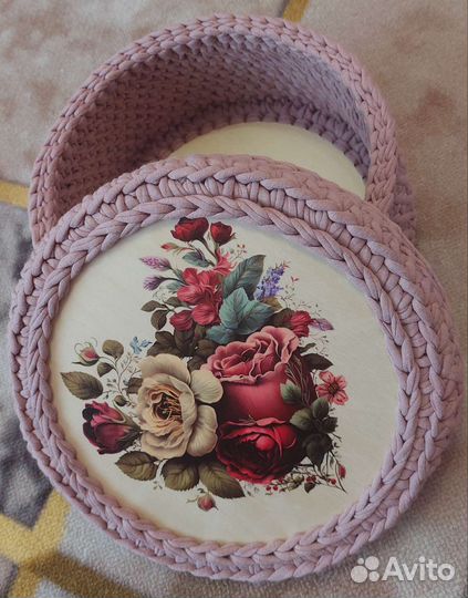Интерьерная вязаная корзиночка с крышечкой