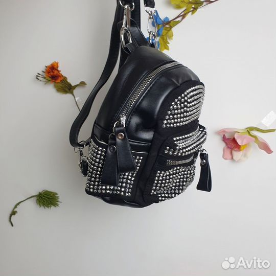 Миниатюрный рюкзак со стразами