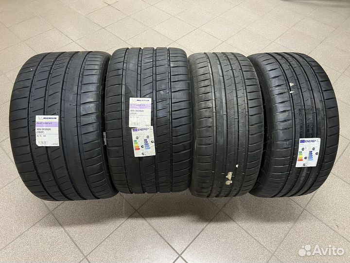Michelin Pilot Sport 4 S 245/35 R20 и 305/30 R20