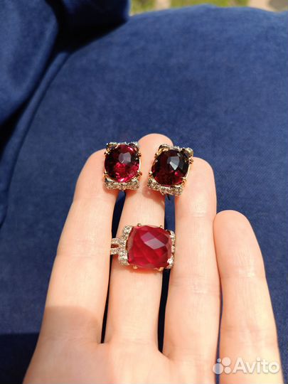 Золотое кольцо и серьги с рубином и бриллиантами