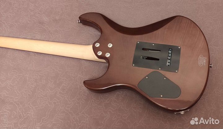 Электрогитара Yamaha + аксессуары