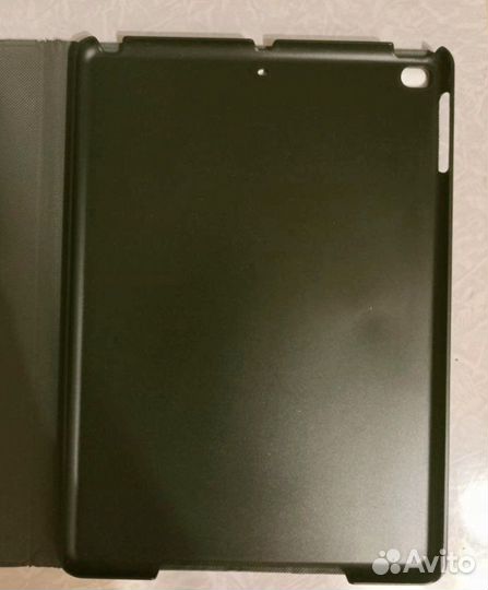 Чехол б/у для iPad 9.7 2018, 2017 года