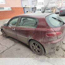 Alfa Romeo 147 1.6 MT, 2009, битый, 150 000 км, с пробегом, цена 210 000 руб.