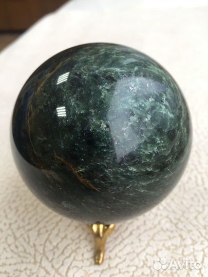 Шар из Жадеита