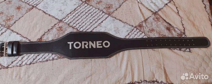 Попугай корелла с клеткой