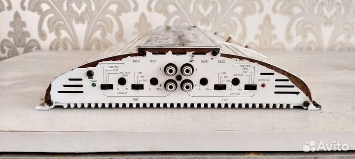 Автомобильный 4х канальный усилитель