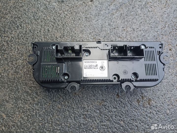 Блок управления кондиционером Skoda Octavia A7