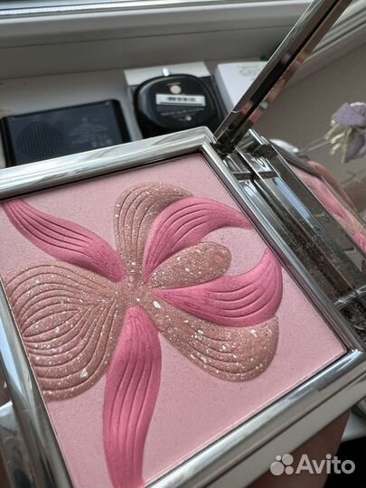 Румяна Victoria Beckham Cheeky Posh