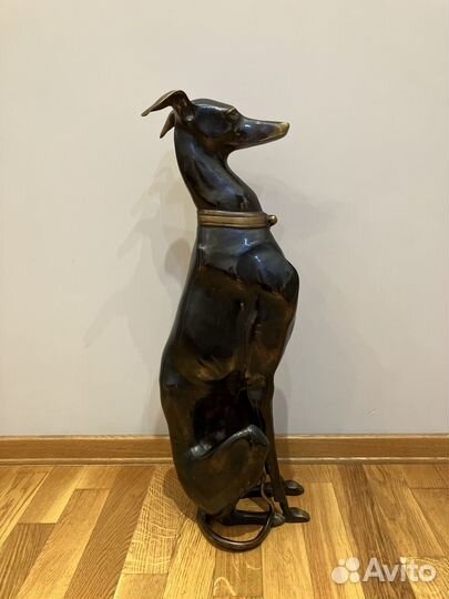 Бронзовая собака