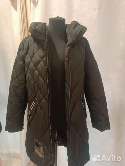 Удлинённые женская куртка с капюшоном колпачком