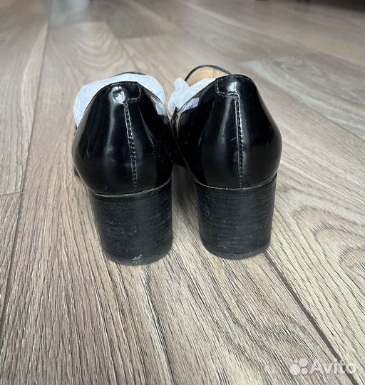 Лоферы лаковые кожаные Djovannia