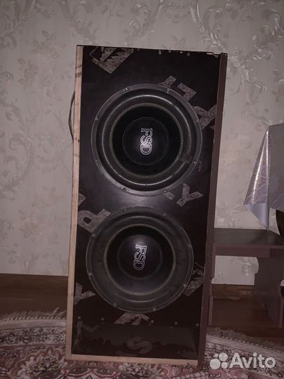 Музыка в автомобили subwoofer