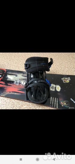 Сноуборд с креплениями для ботинок