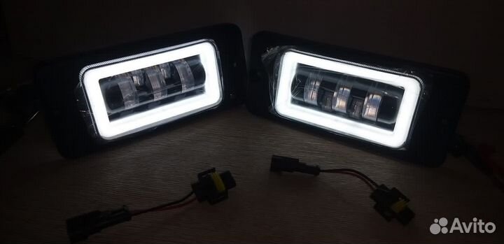 Противотуманные фары на Камаз с дхо белый жёлтый