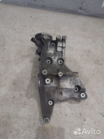 Кронштейн генератора 2.0 tfsi CCT для VW Passat CC