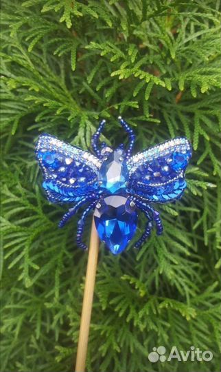 Брошь из бисера ручной работы