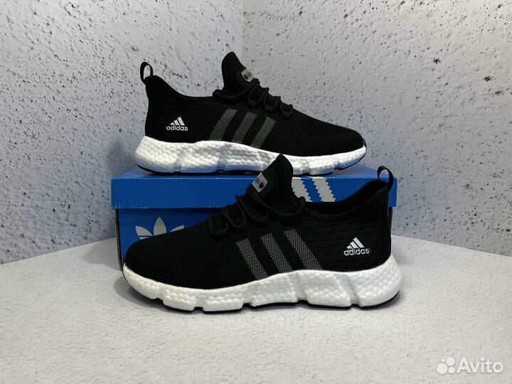 Кроссовки Adidas новые летние