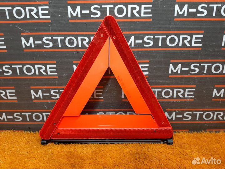 Знак аварийной остановки Mercedes-Benz E-Class