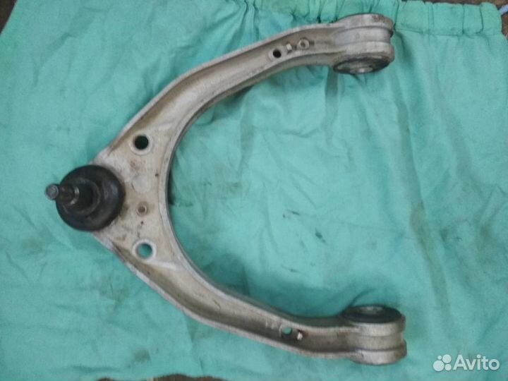 Рычаг подвески передний верхний 7L0407021B