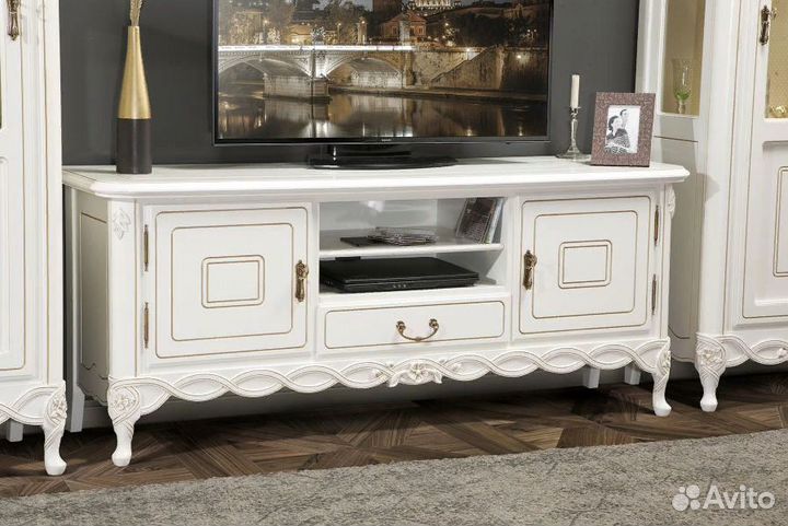 Тумба под телевизор производство Румыния