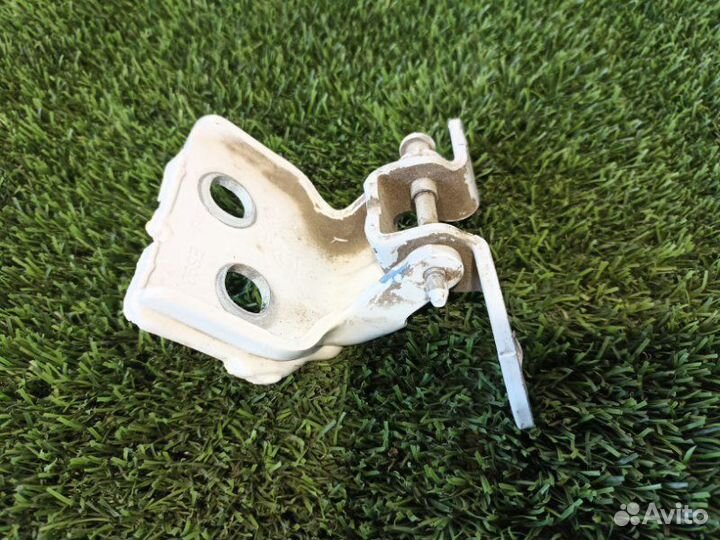 Петля двери верхняя задняя правая Renault Duster