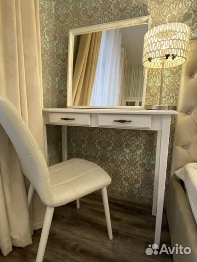 Макияжный столик