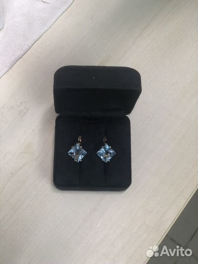 Золотые серьги с топазом