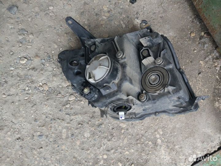 Фара левая mitsubisi padjero 4