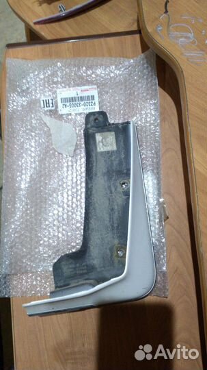 Брызговик Toyota-Lexus