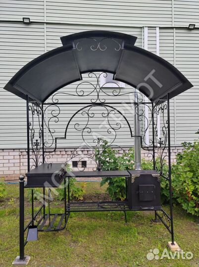 Мангал с крышей