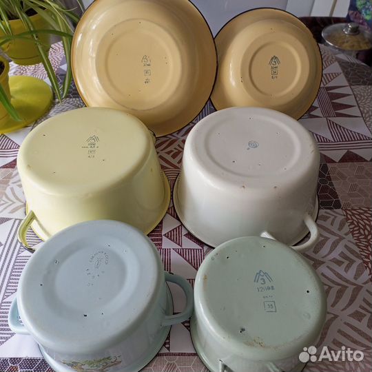 Кастрюли и миски (СССР) эмалированные