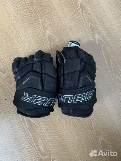 Хоккейные перчатки bauer